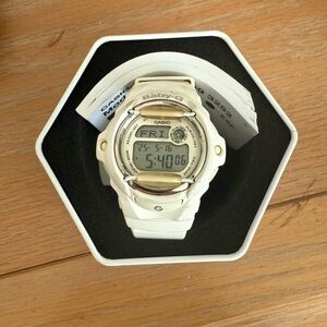 Casio White Smartwatch with Durable Design